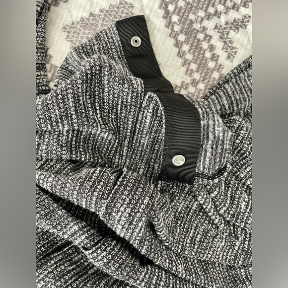 Lululemon infinity scarf with snaps - Picture 2 of 3